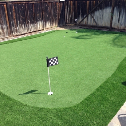 Synthetic Lawns & Putting Greens in Shamrock, Texas