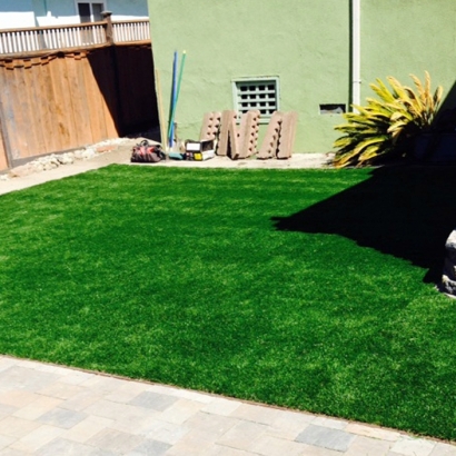 Synthetic Grass & Putting Greens in Corral City, Texas