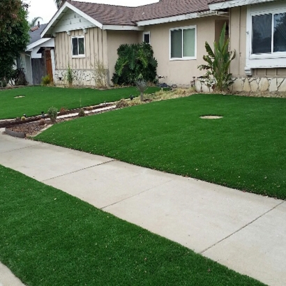 Outdoor Putting Greens & Synthetic Lawn in Olmos Park, Texas