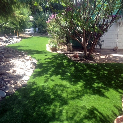 Fake Grass, Synthetic Lawns & Putting Greens in Hays, Texas