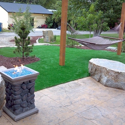Fake Grass, Synthetic Lawns & Putting Greens in Reid Hope King, Texas