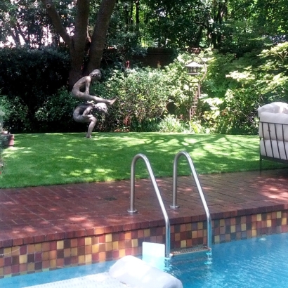 Outdoor Putting Greens & Synthetic Lawn in Real County, Texas