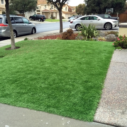 Backyard Putting Greens & Synthetic Lawn in Seven Points, Texas