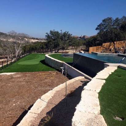 At Home Putting Greens & Synthetic Grass in Loop, Texas