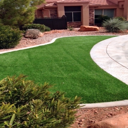 Synthetic Lawns & Putting Greens in Doffing, Texas