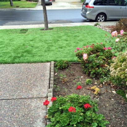 Backyard Putting Greens & Synthetic Lawn in Todd Mission, Texas