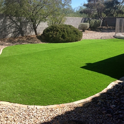 Backyard Putting Greens & Synthetic Lawn in Agua Dulce, Texas