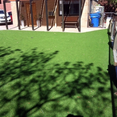 Backyard Putting Greens & Synthetic Lawn in Venus, Texas